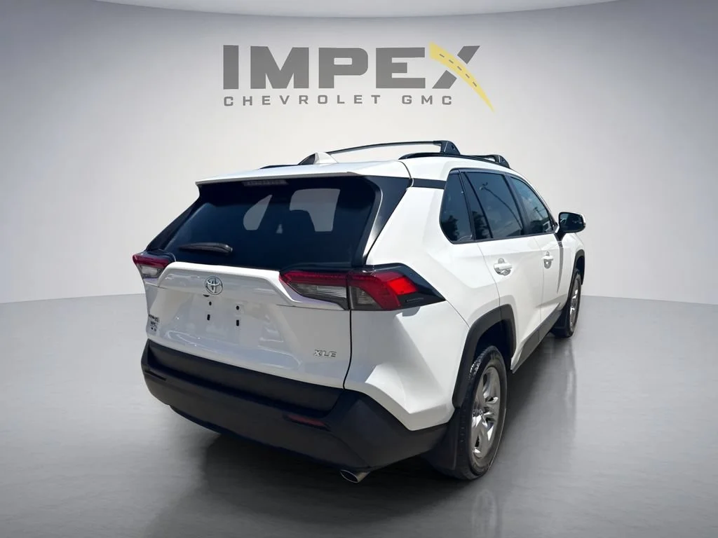 Used 2024  Toyota XLE image 5