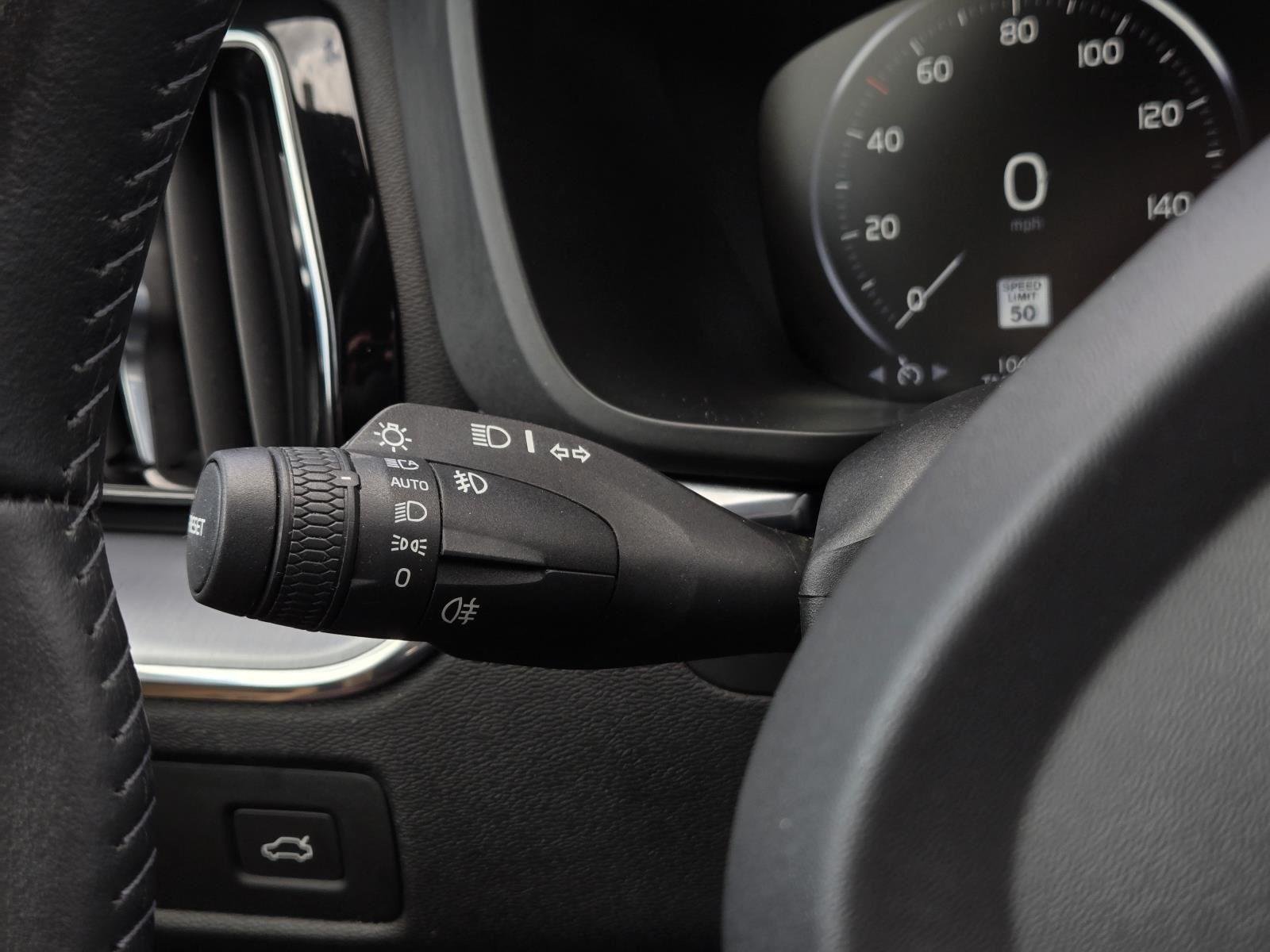 Used 2020 Ice White Volvo Momentum image 18