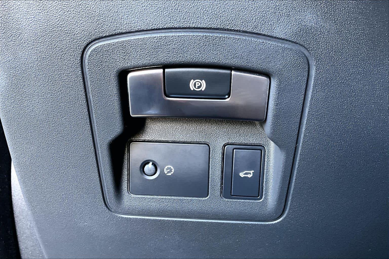 Used 2019 Kaikoura Stone Metallic Land Rover S image 35