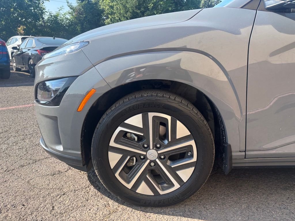 Used 2023 Gray Hyundai SE image 10