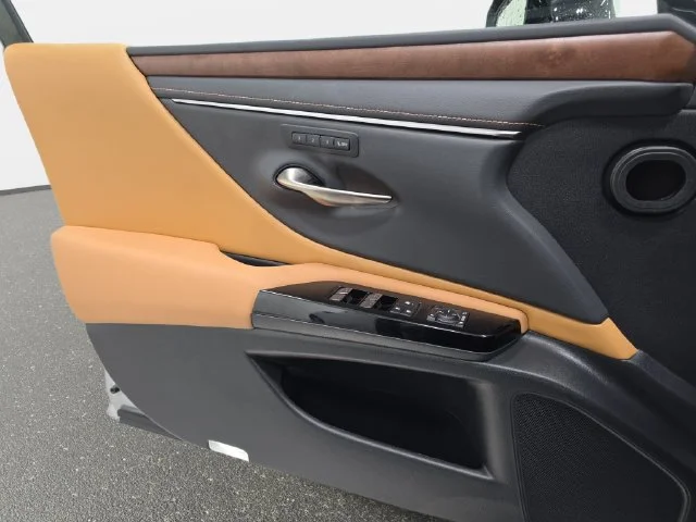 Used 2023 Iridium Lexus 350 image 25