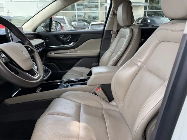 Used 2022 White Lincoln Grand Touring image 24