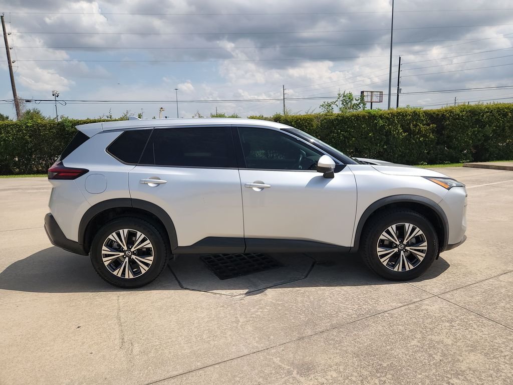 Used 2021 Silver Nissan SV image 4