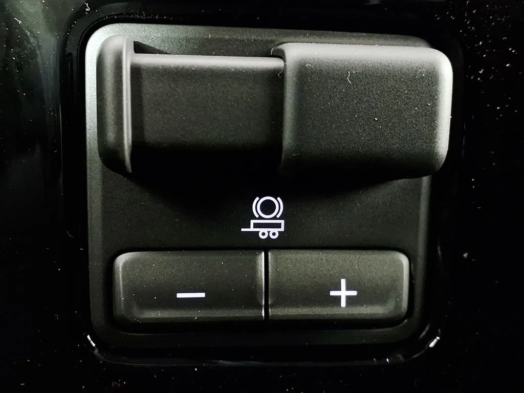 New 2026 Summit White GMC Elevation image 56