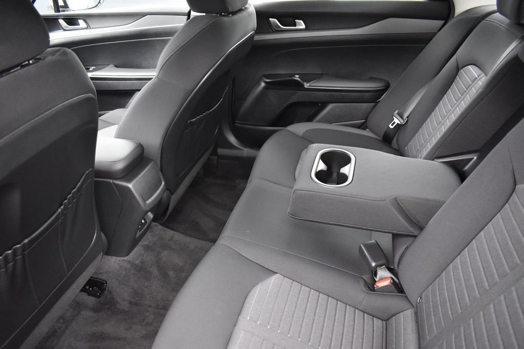 Certified Used 2025 Snow White Pearl Kia LXS image 18