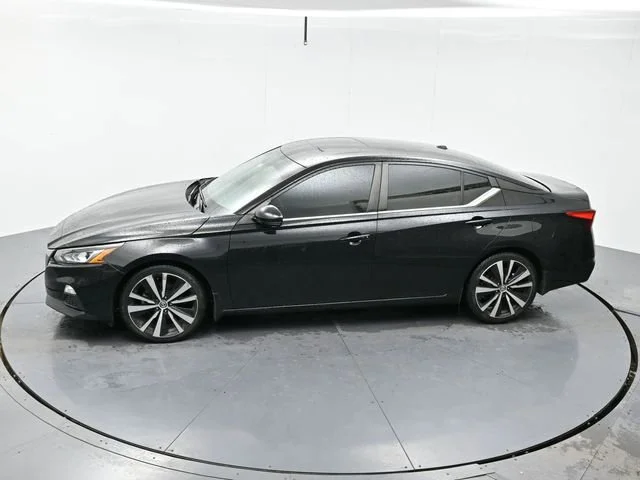 Used 2019 Super Black Nissan 2.5 SR image 20
