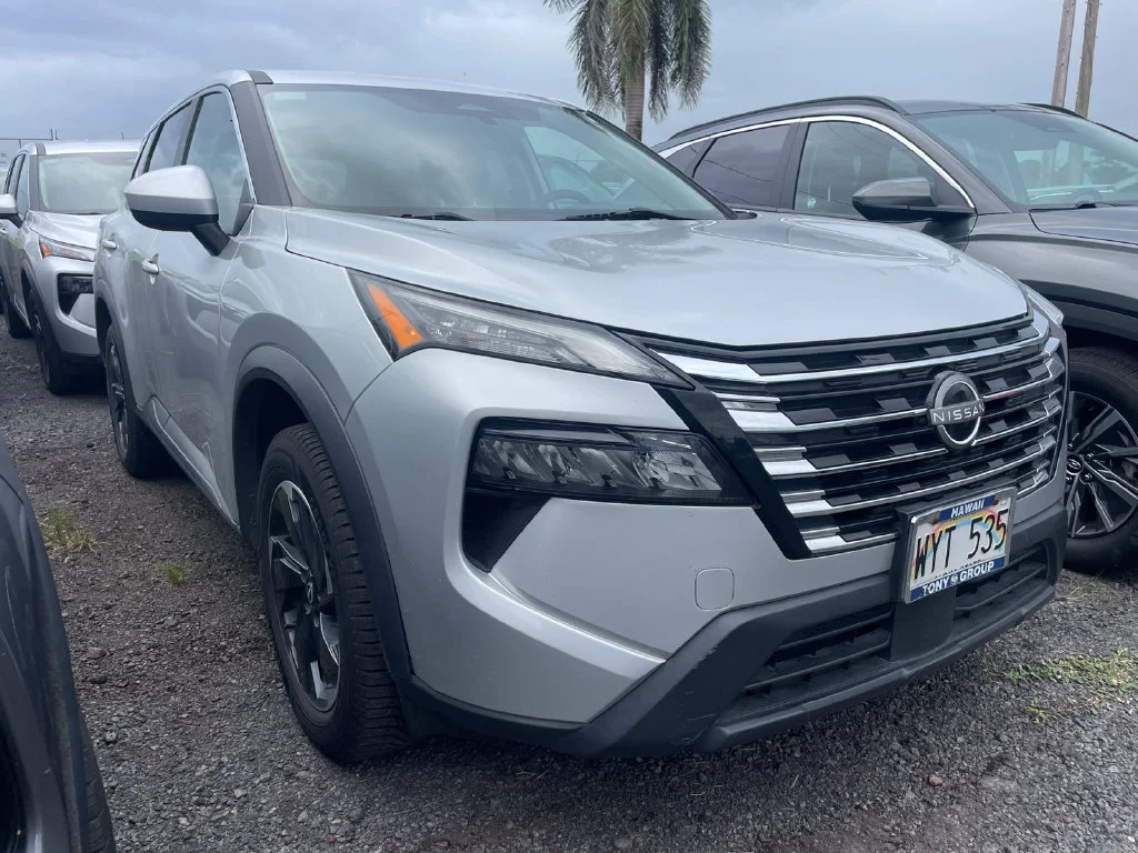 Used 2024 Silver Nissan SV image 2