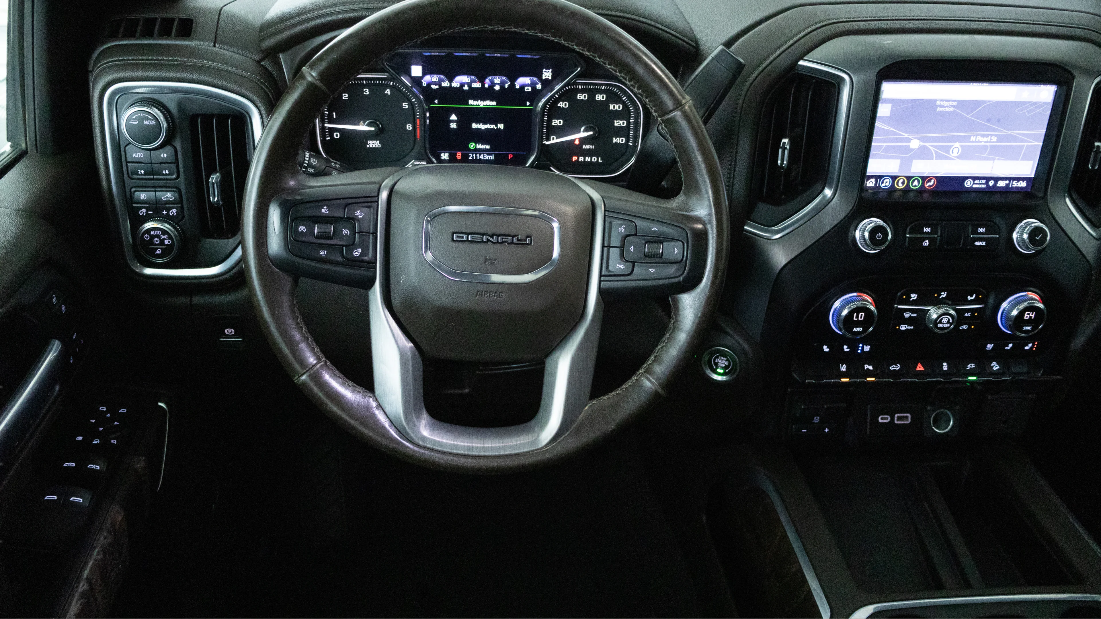 Used 2021 White Frost Tricoat GMC Denali image 10
