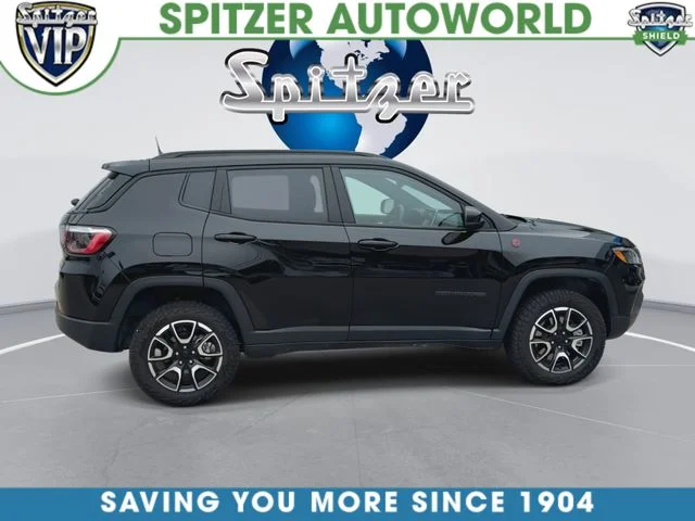 Used 2024 Black Jeep Trailhawk image 10
