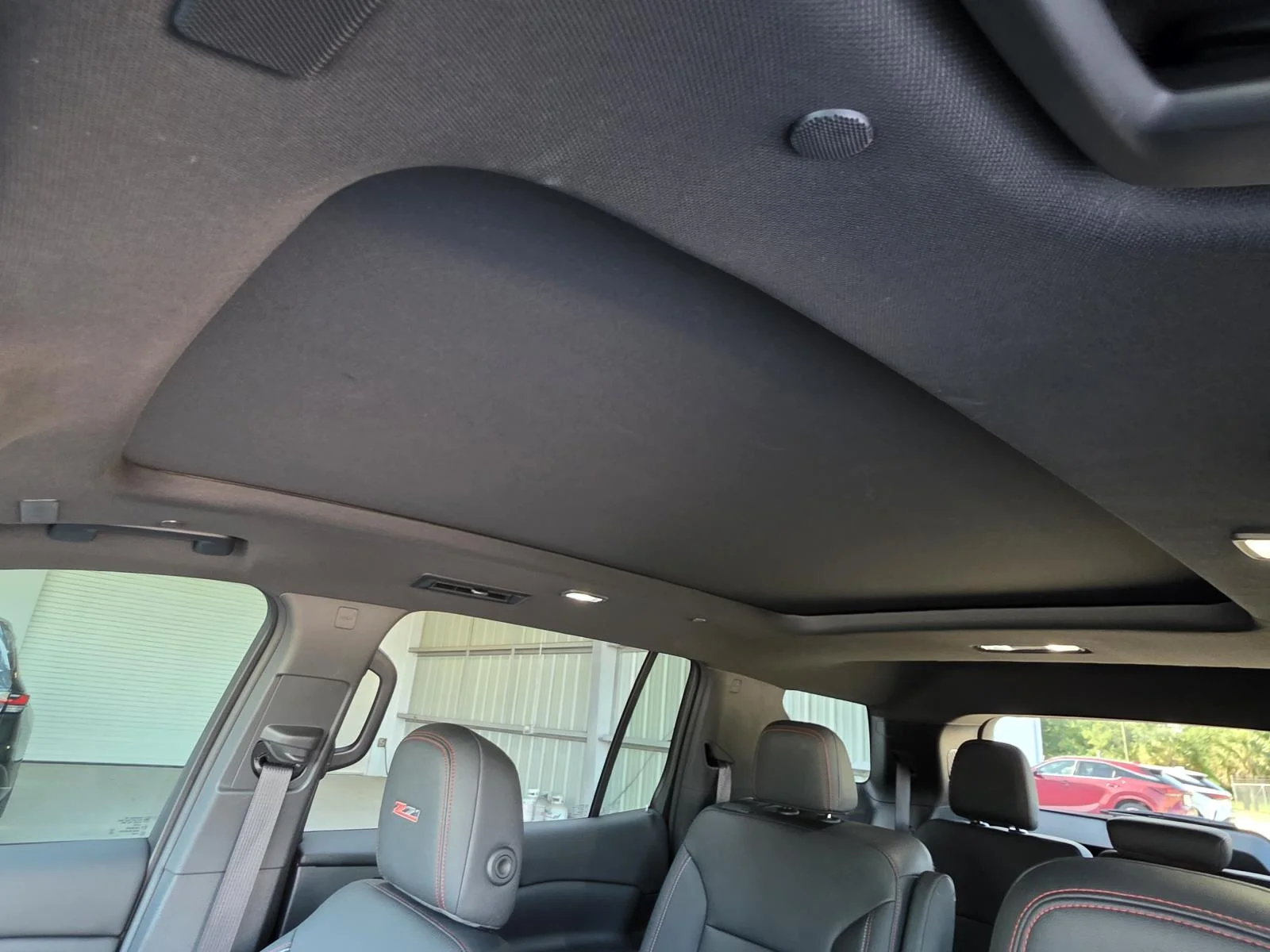Used 2025 Pearl Chevrolet Z71 image 7