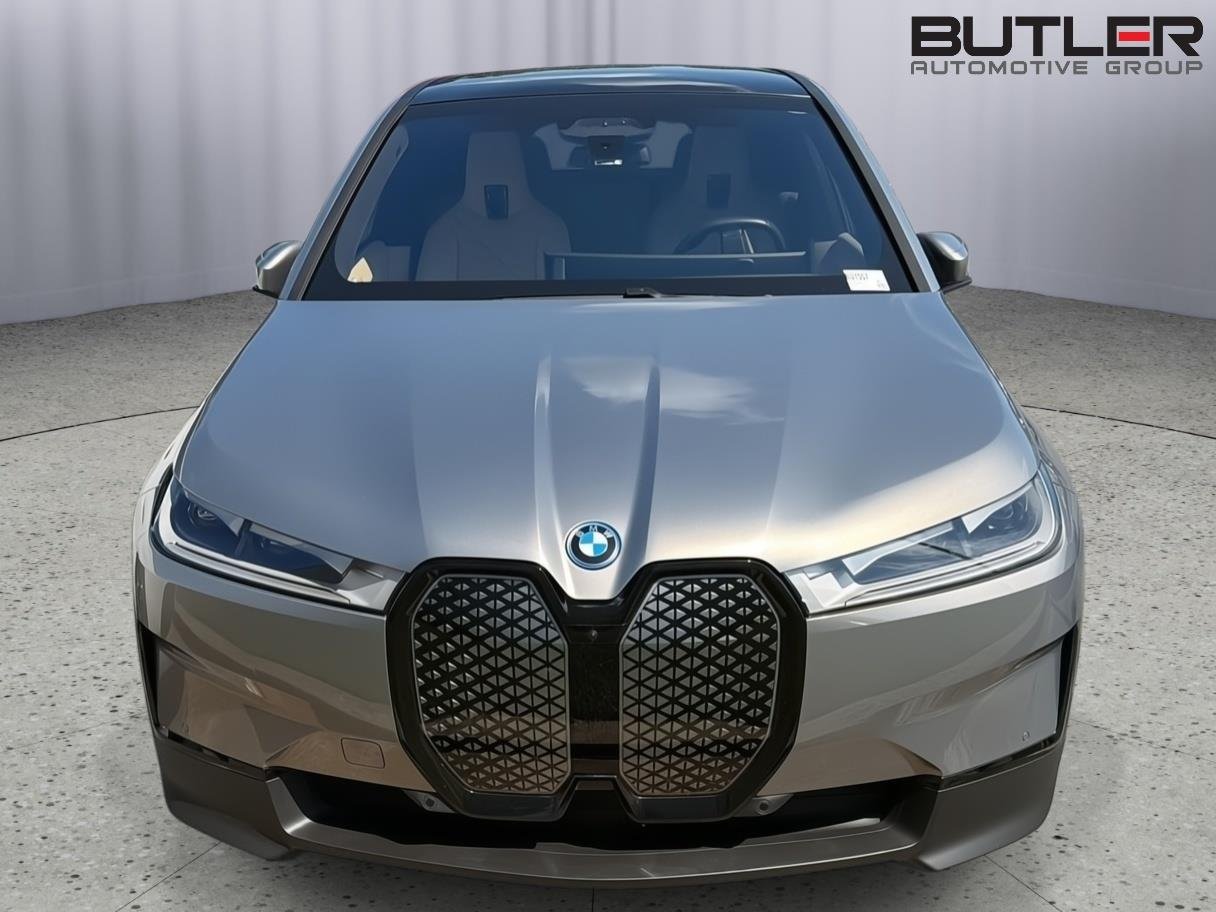 Used 2024 Oxide Grey Metallic BMW xDrive50 image 4
