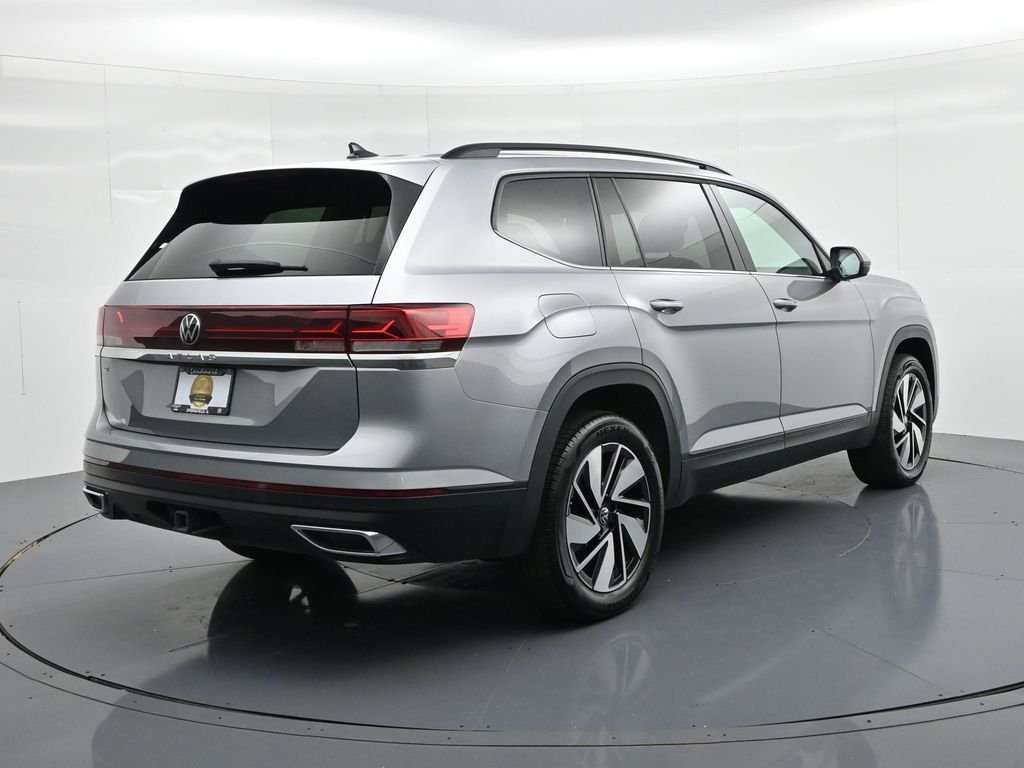 Used 2026  Volkswagen SE w/Technology image 6