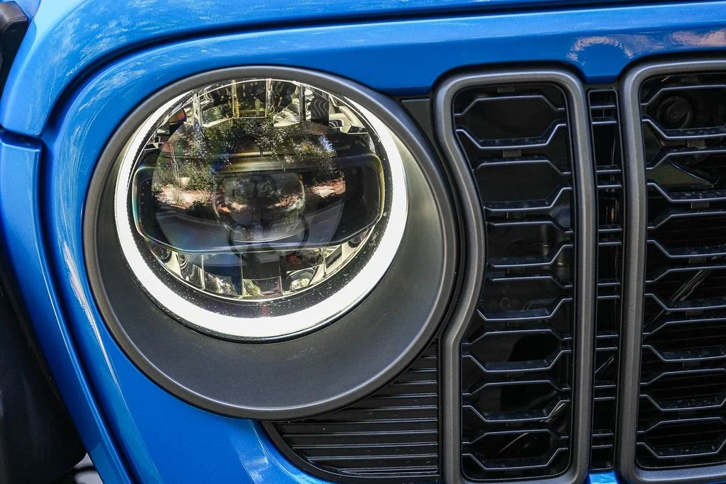 New 2026 Hydro Blue Pearl-Coat Exterior Paint Jeep Rubicon image 8