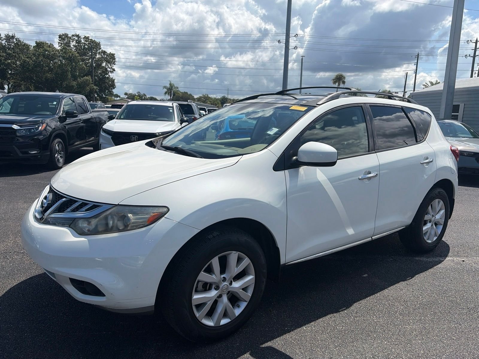 Used 2012 White Nissan SL image 3