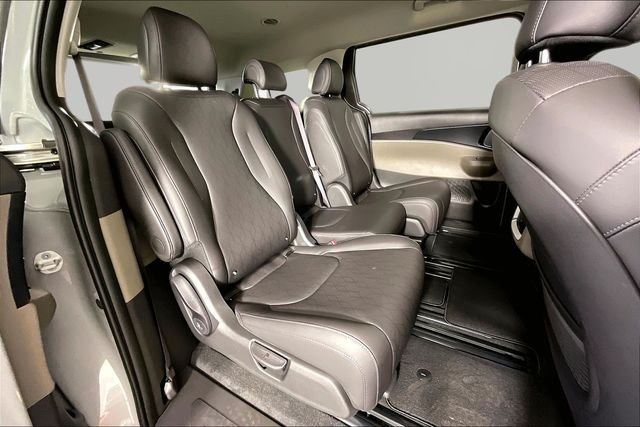 New 2027 Ceramic Silver Kia LXS image 10