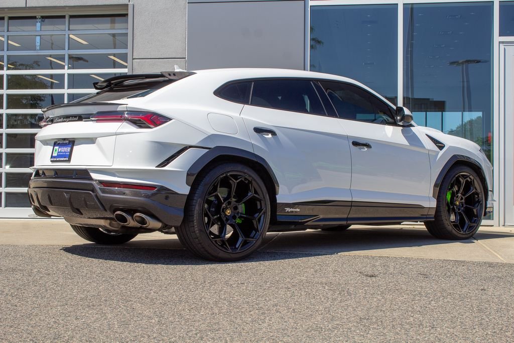 Used 2024 White Lamborghini Performante image 10