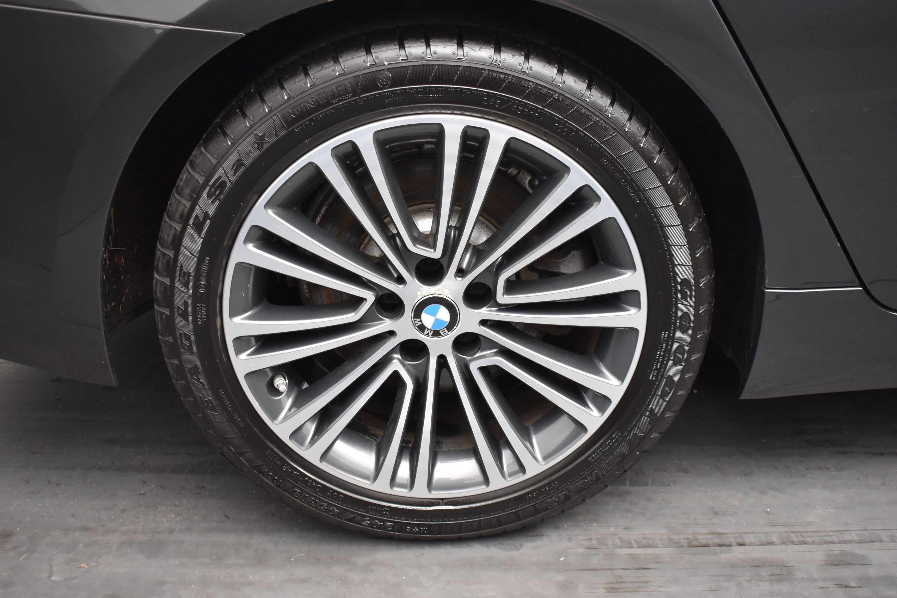 Used 2019 Dark Graphite Metallic BMW 530i xDrive image 16