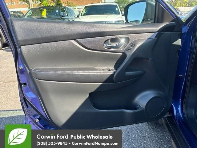 Used 2017 Caspian Blue Nissan  image 13