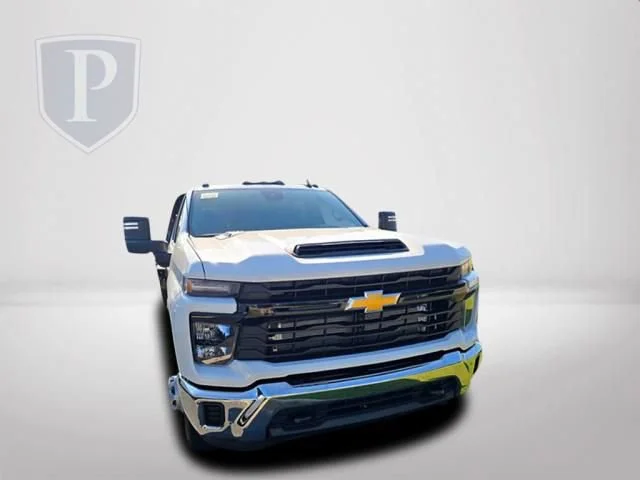 New 2026 Summit White Chevrolet Work Truck image 12