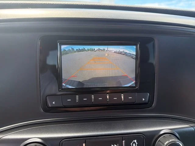 Used 2015 Silver GMC  image 25