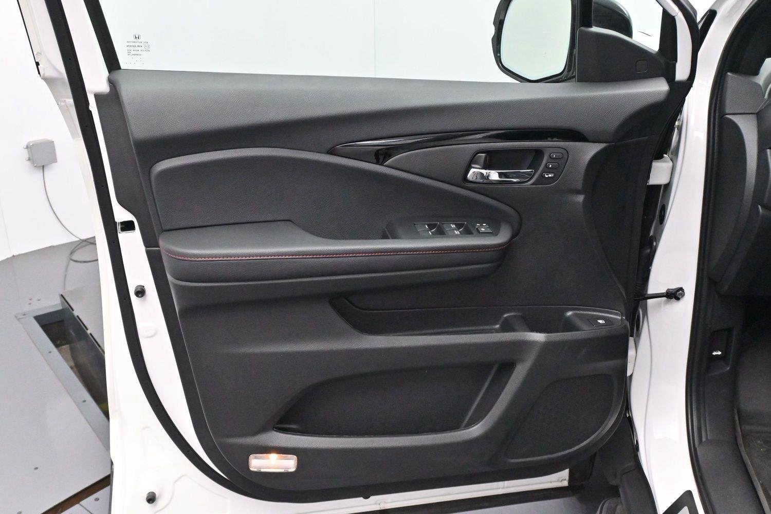 Used 2025 White Honda Black Edition image 9