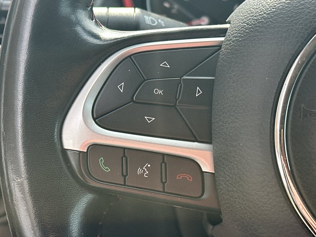 Used 2020 White Clearcoat Jeep Trailhawk image 17