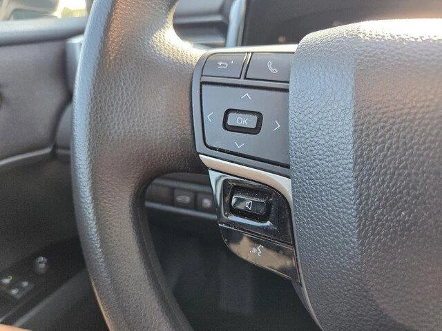 Used 2025 WHITE Toyota LE image 13