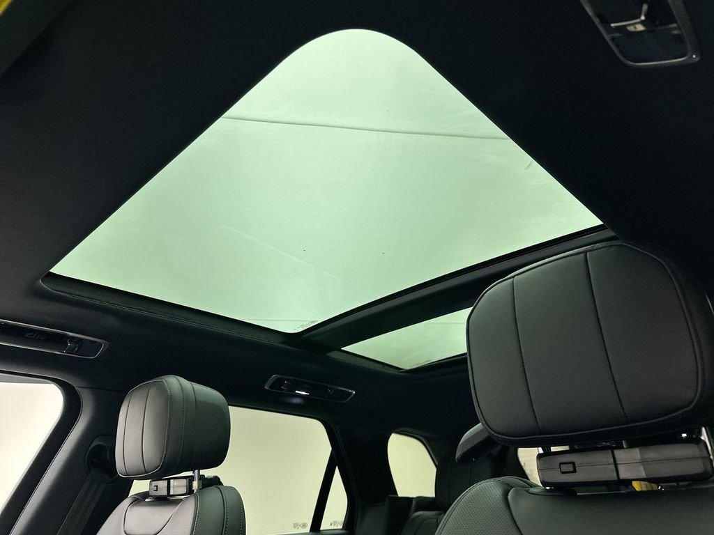 New 2026 Fuji White Land Rover Dynamic SE image 11