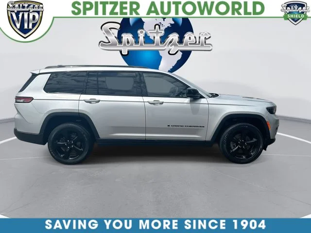 Used 2023 Silver Jeep Altitude image 10