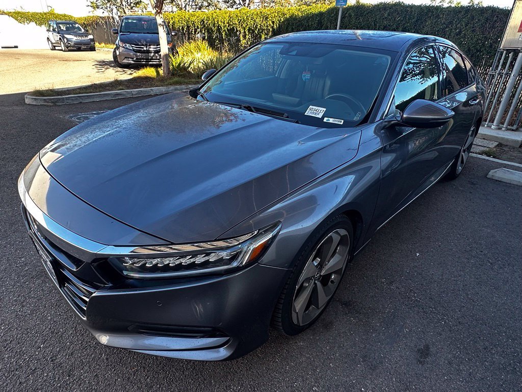 Used 2018 Modern Steel Metallic Honda Touring image 11