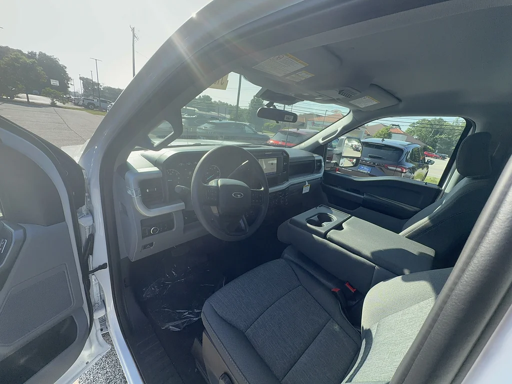 New 2026 Oxford White Ford XL image 13