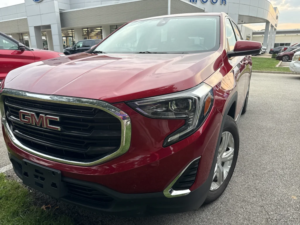 Used 2020 Red Quartz Tintcoat GMC SLE image 2