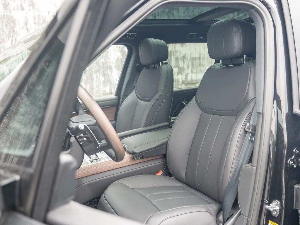 New 2026 Santorini Black Land Rover SE image 19