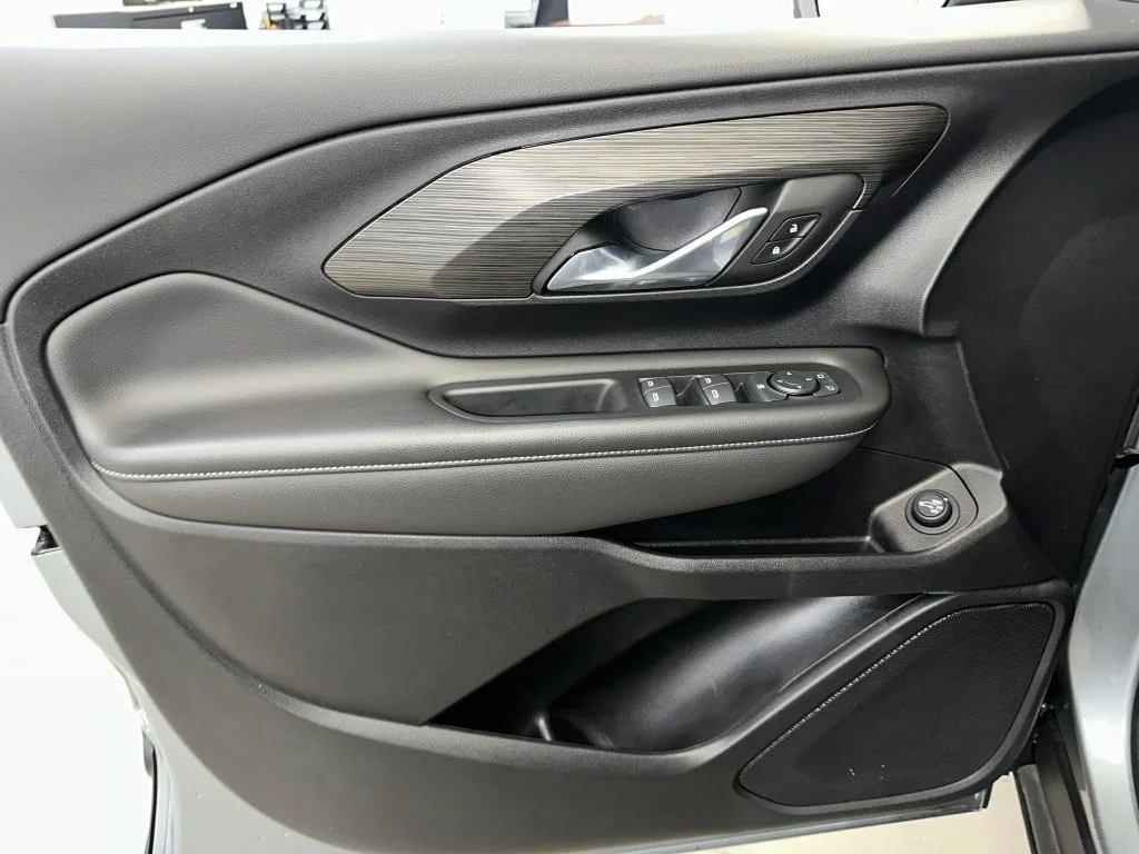 Used 2023 Sterling Metallic GMC SLE image 8