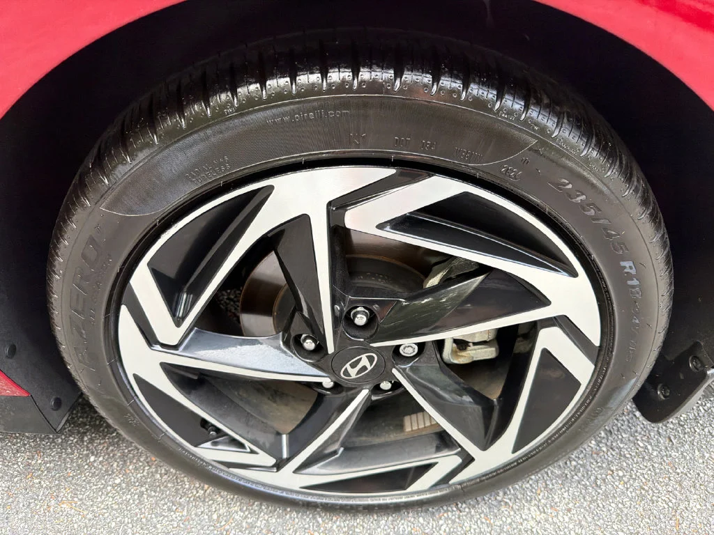 Used 2025 Red Hyundai SEL Convenience image 19