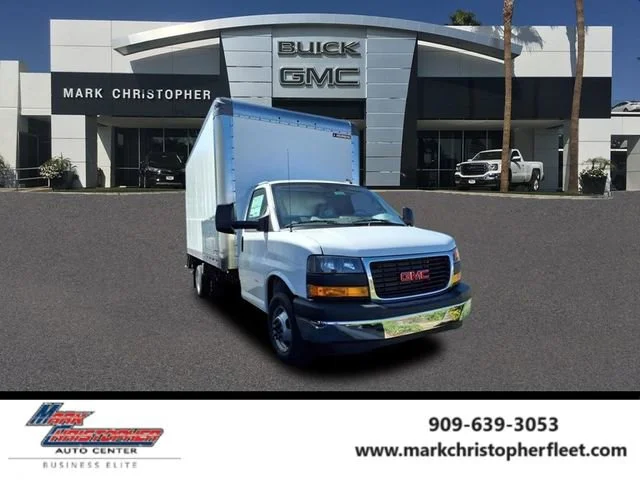 New 2025 Summit White GMC 1WT image 1