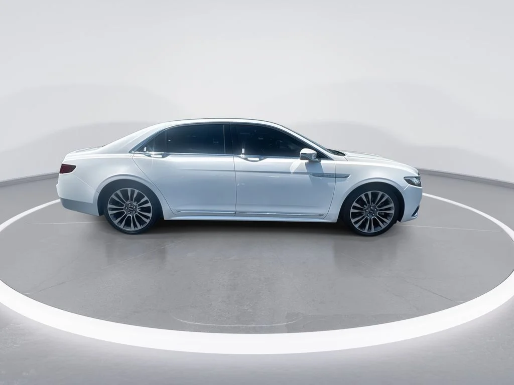 Used 2017 White Lincoln Select image 9