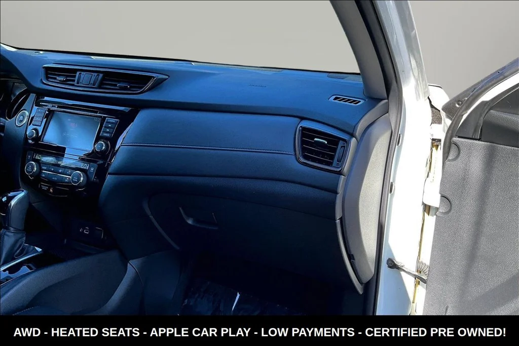 Used 2019 White Nissan SV image 32