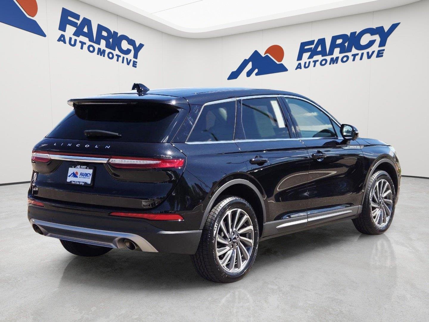 Used 2025 Infinite Black Metallic Lincoln Reserve image 4