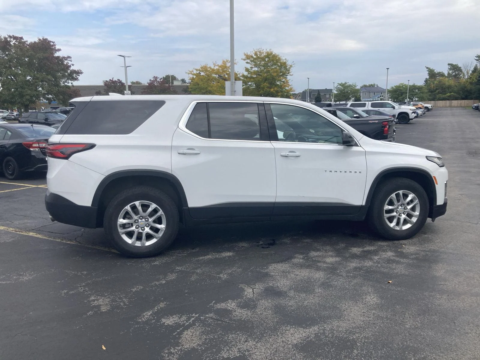 Used 2023 Wh Chevrolet  image 8