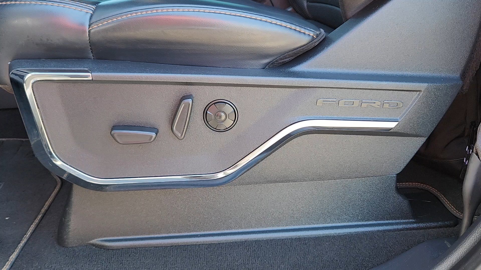 Used 2024 Agate Black Metallic Ford Platinum image 8