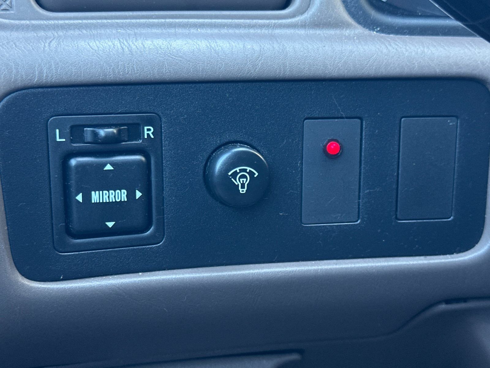Used 1999 Tan Toyota CE image 25
