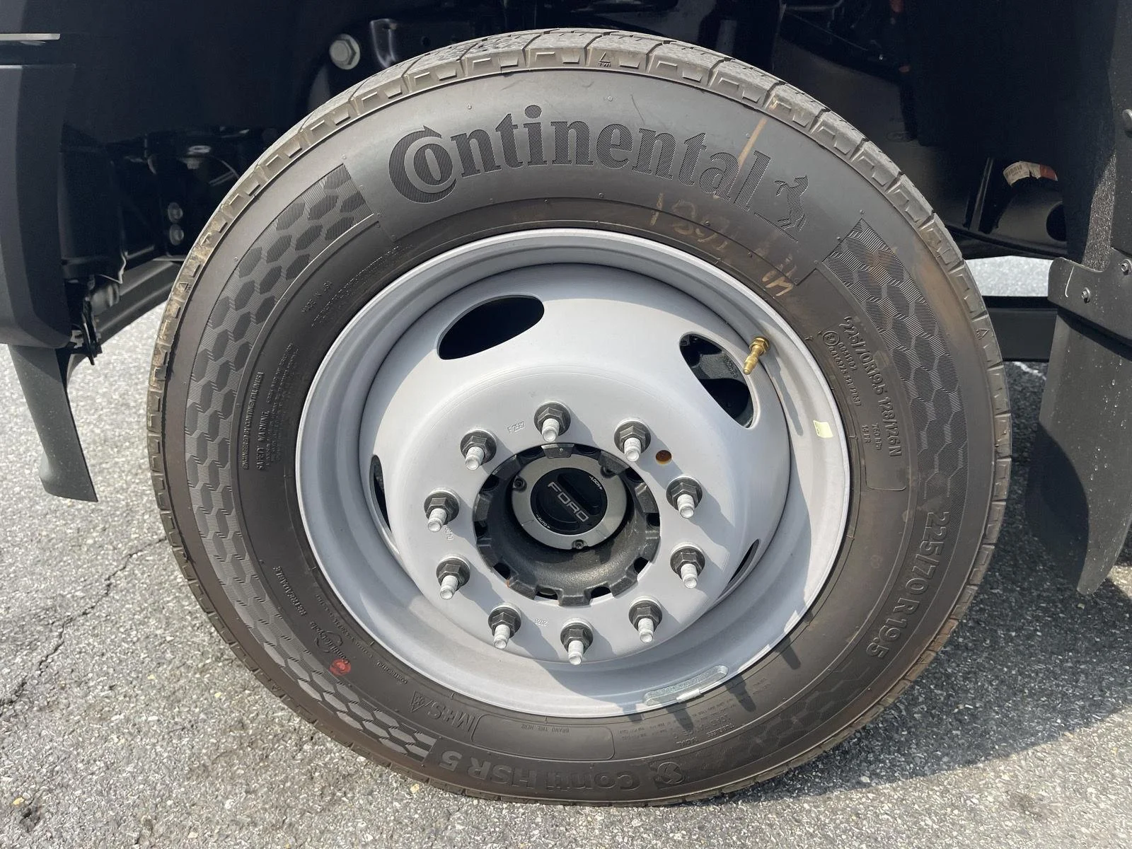 New 2026 Oxford White Ford XL image 18