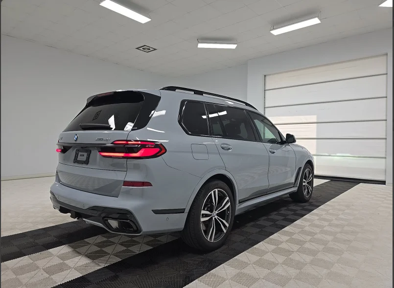 Used 2024 Gray BMW xDrive40i image 6