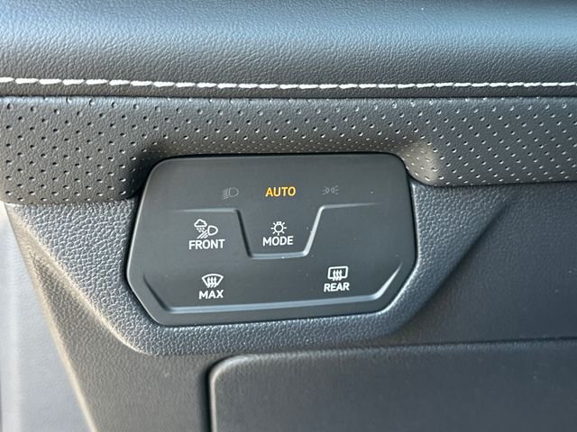 New 2026 Black Volkswagen 2.0T SE w/Technology image 27