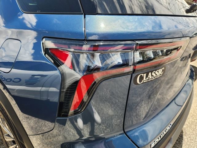 Used 2026 Lakeshore Blue Metallic Chevrolet LT image 7