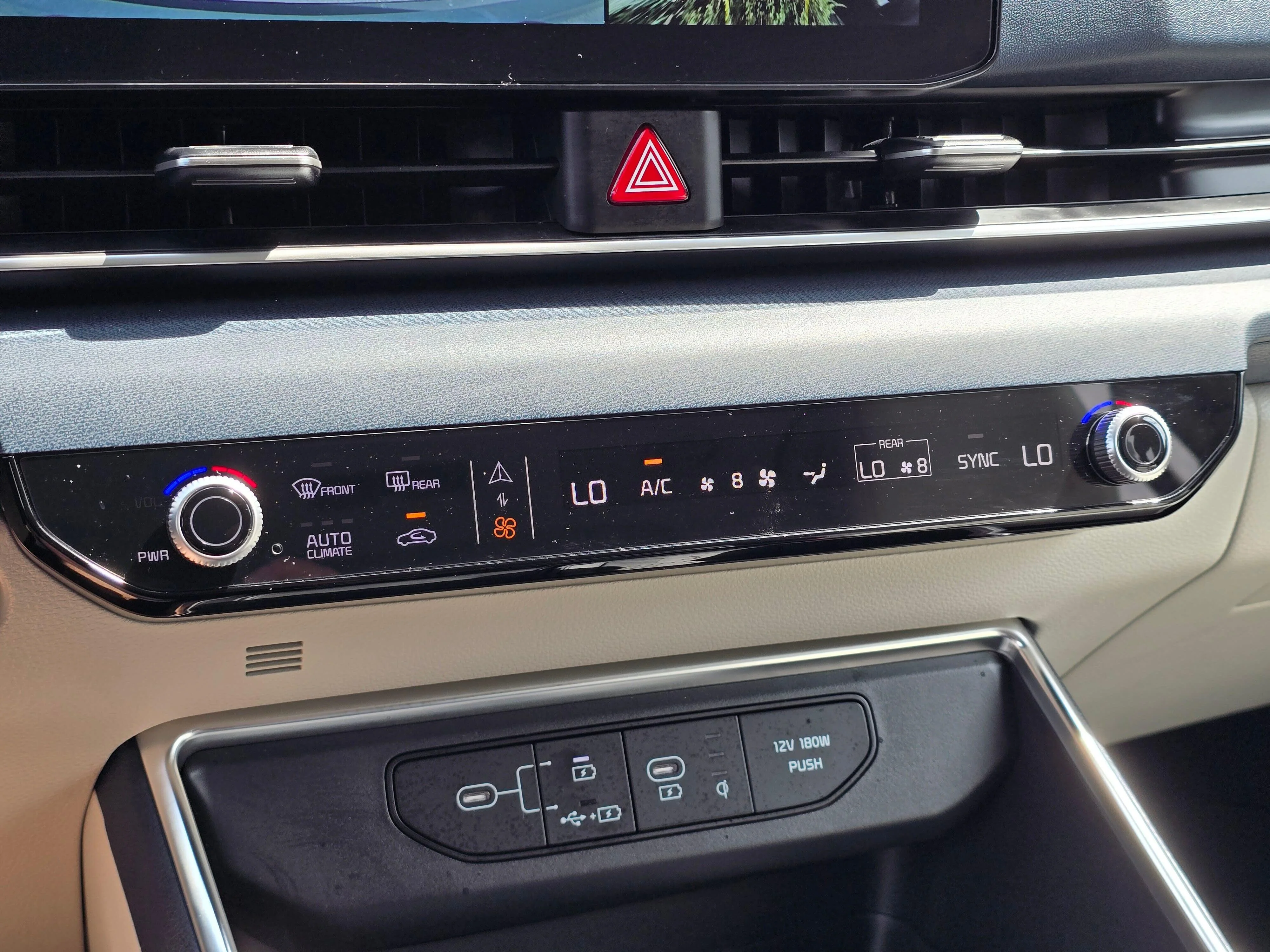 Used 2025 Ceramic White Kia SX image 21