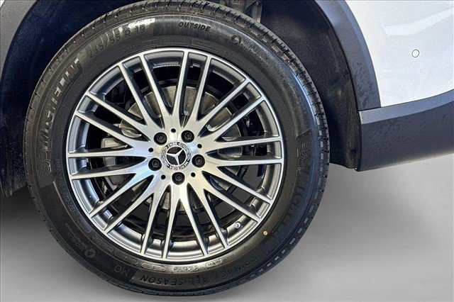 New 2026 MANUFAKTUR Moonlight White Metallic Mercedes-Benz GLC 300 image 59