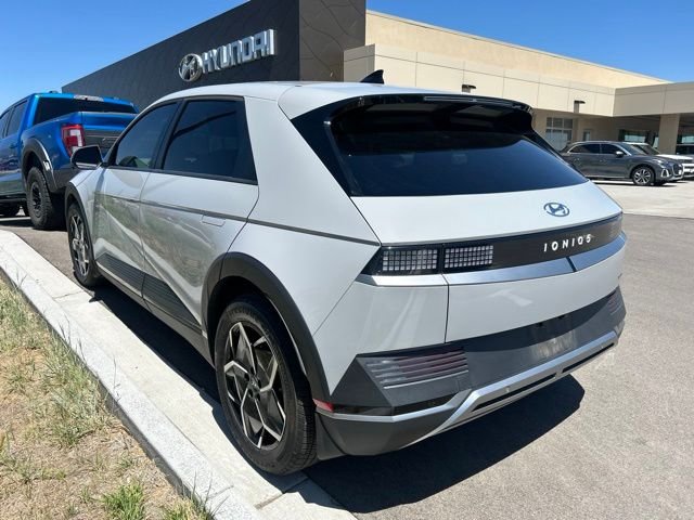 Used 2024 Gray Hyundai SEL image 4