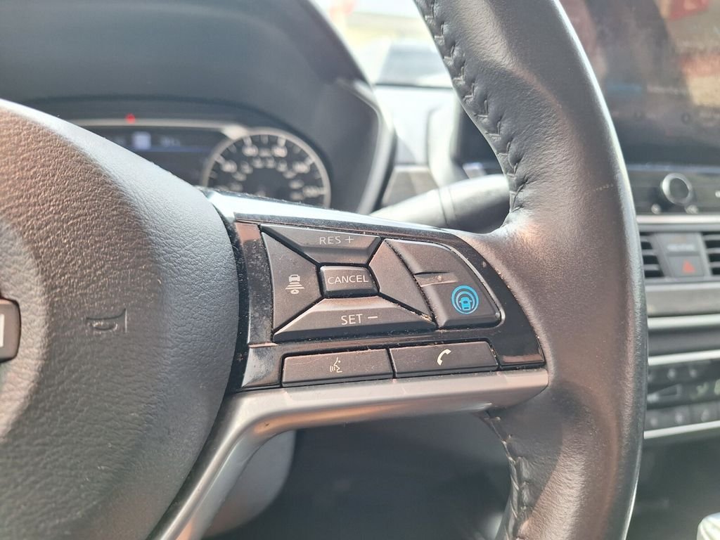 Used 2025 Black Nissan 2.5 SL image 16